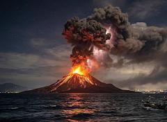 インドネシア「悪魔の火山」噴火被害が拡大！ 足止め27万人・欠航2300便超の未曾有事態にのイメージ画像