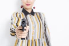オンラインでの銃売買は「違法」で買い手も処罰対象に、タイ警察が警告
