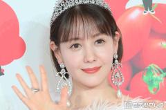 第1子出産のトリンドル玲奈、子ども抱っこショット公開「美人すぎるママ」「自然体で美しい」と絶賛の声のイメージ画像