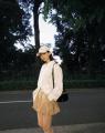 のん、ミニ丈の私服コーデに「激カワ」「足綺麗」の声
