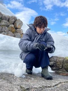 キンプリ・神宮寺勇太、休憩中は無邪気に雪だるま作り！少年のような神くんが愛おしい