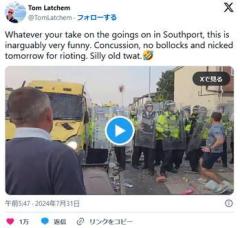 英警察と対峙した暴徒、仲間からの石が頭と股間に当たり悶絶【動画】のイメージ画像