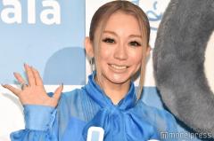 倖田來未、オーバーTシャツからほっそり美脚披露「スタイル抜群」「着こなせるのすごい」と反響