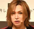 ゴールデンボンバー・鬼龍院翔が離婚発表「籍を外しました」 21年に結婚、24年には子供誕生も…