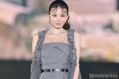 川口ゆりな、チャンモリ風オン眉カールバングで雰囲気ガラリ【GirlsAward 2025SS】