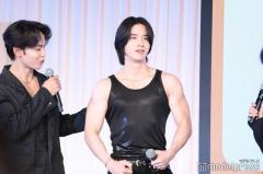 JO1佐藤景瑚、会見で脱ぐ「LAPOSTA 2025」開催への意気込み表現