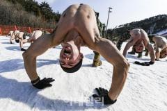 ”韓国1％”海兵隊捜索隊、体感温度マイナス20度極寒の中で「裸訓練」のイメージ画像