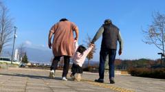 韓国で「孫育児手当」が拡大、月30万ウォンで祖父母が“保育士”に…少子化の切り札になるかのイメージ画像