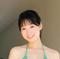 「制コレ美女」がスラりとしたスタイルを披露のイメージ画像