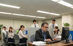 舌打ち、溜め息、無視…全国の職場に蔓延する「不機嫌ハラスメント」の深刻な実態。仕事をしている人の約75％が「職場に“フキハラ”をする人がいる」のイメージ画像