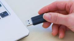 USBメモリを使うのは時代遅れ？紛失リスクが高いのに物理ストレージを使い続ける意味とは？のイメージ画像