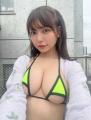 「AtoZ」連載で魅せる究極美！似鳥沙也加、屋外で見せつけた“セクシーすぎる”豊満ボディ