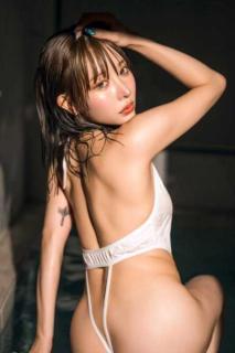 人気コスプレイヤー・りなしぃ、美背中あらわな大胆コスチューム姿披露にファン大興奮「最高に可愛すぎますー！」「なんと素敵な」のイメージ画像