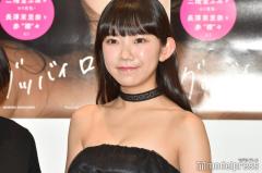 “合法ロリ巨乳”長澤茉里奈、美バストのぞくオフショル私服姿 ハイボール持つショットに「ギャップがすごい」「可愛すぎ」の声