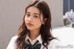「今日好き」谷田ラナ、膝上ミニスカから美脚スラリ「スタイル良すぎ」「美しい」の声