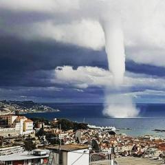 恐怖の水上竜巻 イタリアの港町サンレモに迫りくる ニュース総合掲示板 ローカルクチコミ爆サイ Com関東版