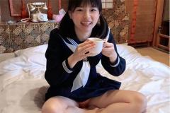 合法ロリの超新星！ 葉月つばさ、セーラー服×パンチラの背徳ショット