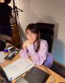吉岡里帆、メガネ姿の上目遣いは反則..