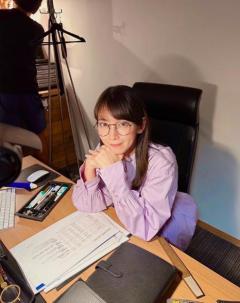 吉岡里帆、メガネ姿の上目遣いは反則！「トキコイ」知的美人な廻にキュン
