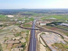 中国企業が建設するカンボジア初の高速道路試験運用始まるのイメージ画像