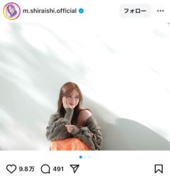 白石麻衣、カレンダーオフショット公開！チラ見せセクシーショットやメガネ姿にファン悶絶「可愛いが過ぎます～」
