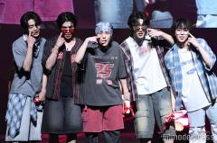WILD BLUE、5人揃って“あっかんべー” いたずらな表情で雰囲気一変【TGC香川2025】