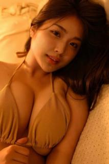 水咲優美、Hカップの爆乳を溢れさせる”誘惑レベル1000の添い寝”にファンの妄想は限界突破寸前！