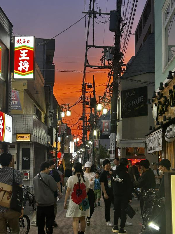 夕焼けの高円寺のイメージ画像