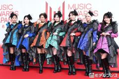【MAJ2026】CANDY TUNE、メンカラ衣装も雰囲気一変 ヘッドドレス×ゴールドロゴで特別感のイメージ画像