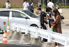 「心痛む」手合わせる人々 安倍氏銃撃1カ月で現場 奈良のイメージ画像