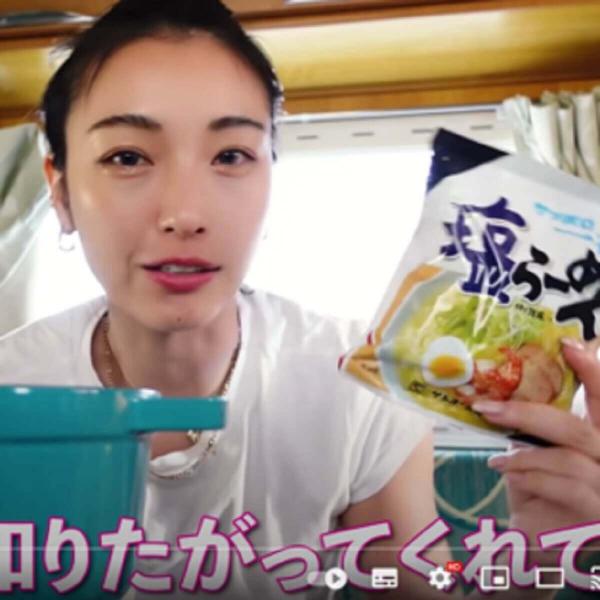 木下優樹菜、トマト塩ラーメンを作る動画にファン大歓喜「ずっと可愛すぎる」