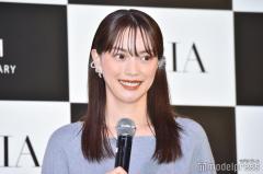 蛯原友里、圧巻美脚輝くミニコーデ「眼福」「理想的なスタイル」と反響