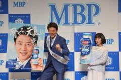 松岡修造の巨大看板が道頓堀に 雪印メグミルク「ＭＢＰドリンク」記者発表会
