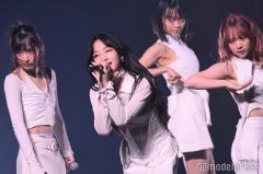 「OUT OF 48」から誕生・AKB48現役メンバーら所属「UNLAME」美ボディ際立つ純白衣装で華麗パフォーマンス＜TGC teen 2023 Winter＞
