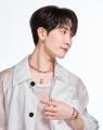 Snow Man渡辺翔太、スワロフスキー重ね..