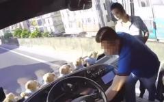 【事件】ハノイで運転トラブル、バスのキーを抜き走り去るのイメージ画像