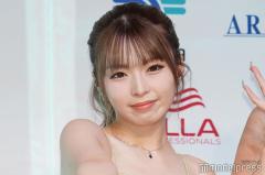 ゆいちゃみ、美ウエストちら見せ 沖縄満喫ショット公開「可愛すぎ」「スタイル良い」の声