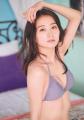 高田里穂、ビキニ姿でスレンダーボディ披露「週プレ」表紙登場