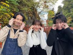 綾瀬はるか、佐藤健&竹野内豊とお揃いポーズで天使の笑顔！「ぎぼむす」3人が「せっかくグルメ」でグルメ探し