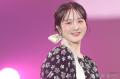 本田紗来、キャミ姿で色白素肌際立つ..