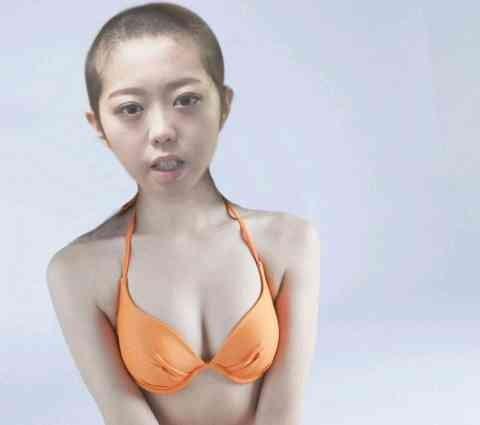 峯岸みなみ､ｾｸｼｰ