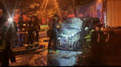 車が炎上しボンネット付近が激しく焼損 運転手は通報者からの呼びかけで外に逃げ出しけが人なし（高知）