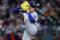 ドジャース・佐々木朗希、MLB初勝利の権利持って降板3時間の開始遅延も5回3失点の粘投打線が大量援護で後押し
