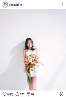 “ご結婚？！”“結婚発表かと…”指原莉乃、白いお洋服に花束でファンへ報告