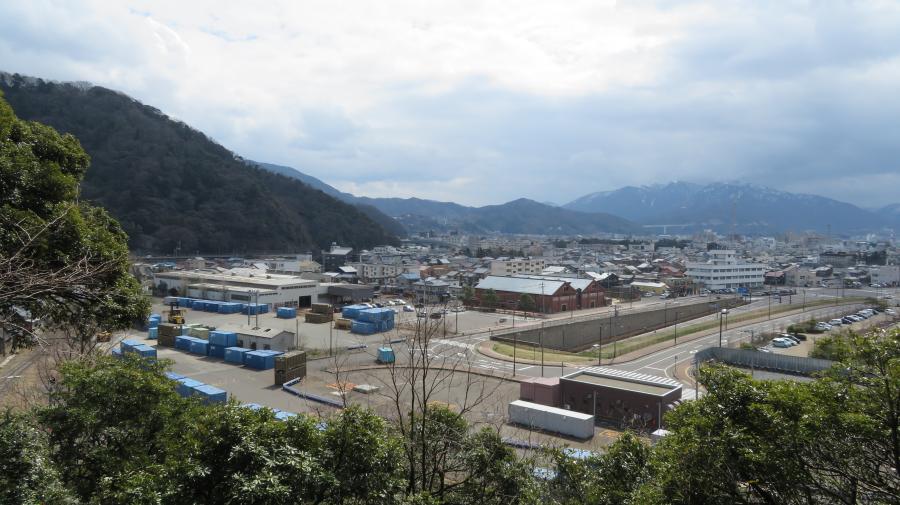 敦賀市街地を望む