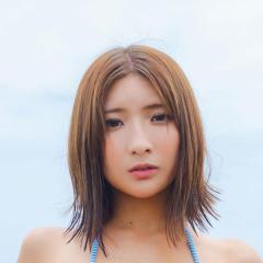 “軽トラ女子”三田悠貴、海辺の古民家で抜群のスタイルを披露
