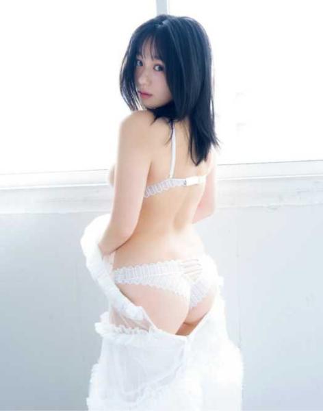 “グラビア界の超逸材”髙野真央、ぷりぷりっの美ヒップ披露の振り向きショットにファン大興奮「美しい…」