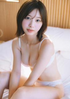 日向坂46富田鈴花、ランジェリーカット初解禁 あどけない表情魅せる【鈴花サーキット】