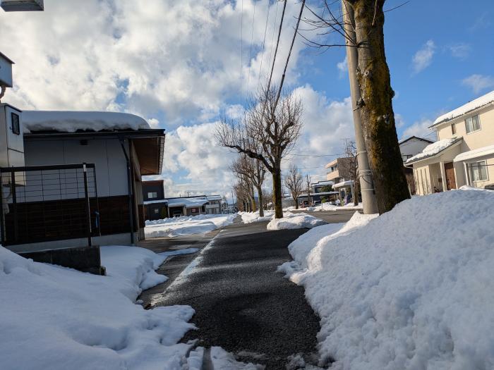 早朝の晴れ間のイメージ画像