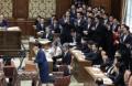 「拍手係の集団が」「学芸会ではあるまいに」党首討論で背後にズラリ…“高市応援団”にSNS上でツッコミ殺到 法学者も指摘「脇役の皆さんは静かにしていた方がいい」